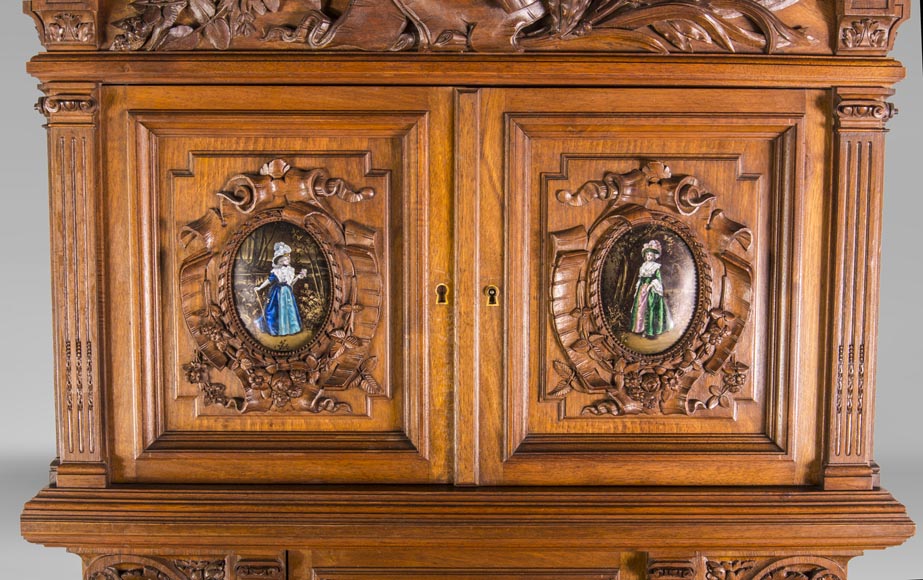 Petit cabinet en noyer mouluré et sculpté à décor de plaques émaillées-3