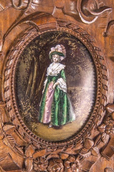 Petit cabinet en noyer mouluré et sculpté à décor de plaques émaillées-4
