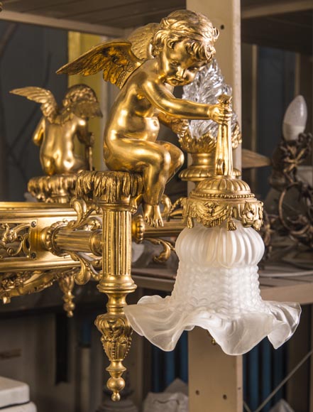 LUSTRE en bronze à cinq feux, tulipes en verre en forme de f