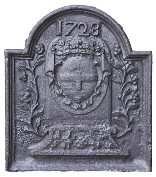 Plaque de cheminée aux armoiries de Paul-Jules de La Porte-Mazarin datée 1728-0