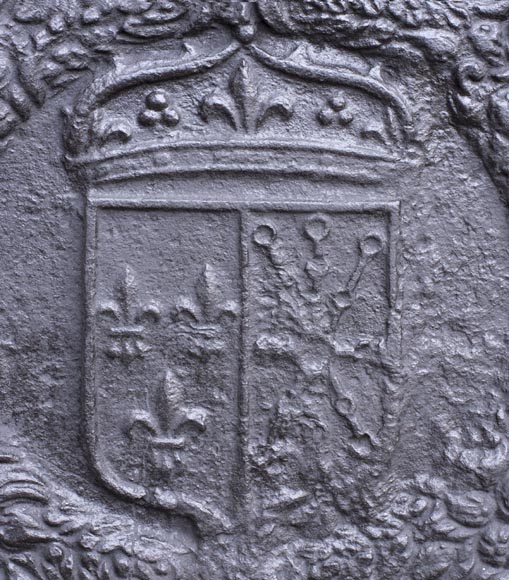 Plaque de cheminée du XVIIIe siècle aux Armes de France et aux lions-2