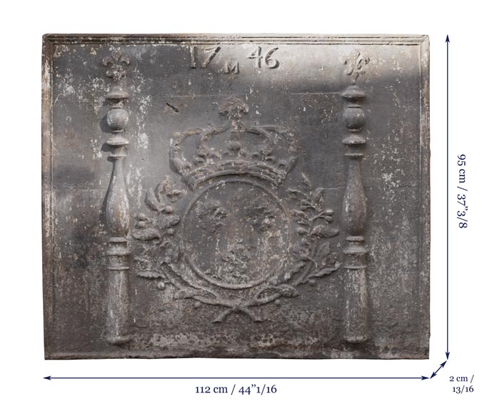 Grande plaque de cheminée du XVIIIe aux Armes de France datée 1746-6