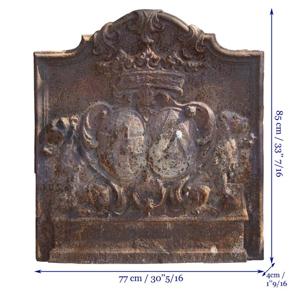 Ancienne plaque de cheminée du XVIIIe, aux armoiries et lions assis-7