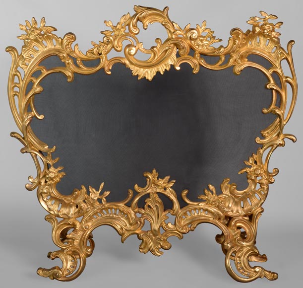 Très riche pare étincelle de style Louis XV en bronze doré-0