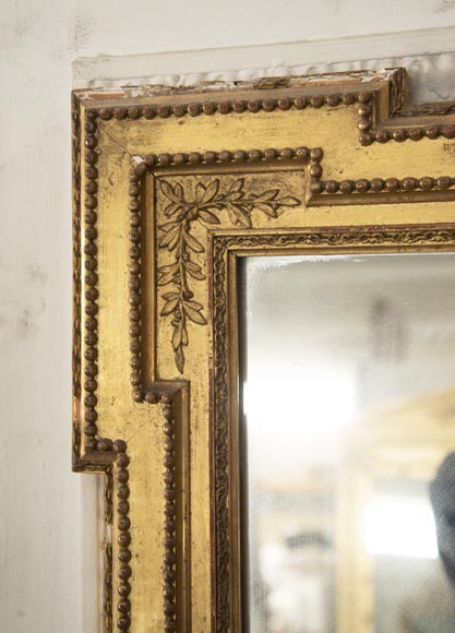 Trumeau ancien doré de style Louis XVI orné d'une couronne de laurier-5