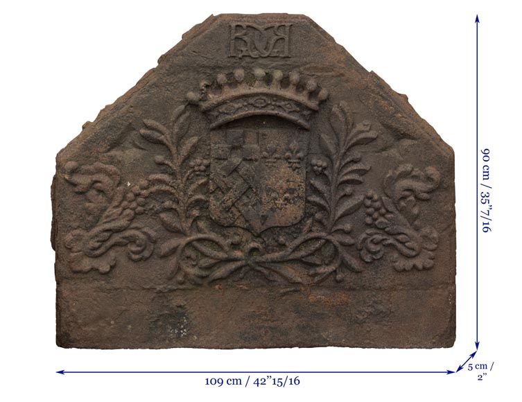 Plaque de cheminée du XVIIe aux armes d'alliance de René du Matz et de Gilonne de la Marzelière-7