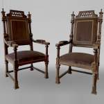 Paire de fauteuils Néo-Gothiques en noyer, XIXe siècle