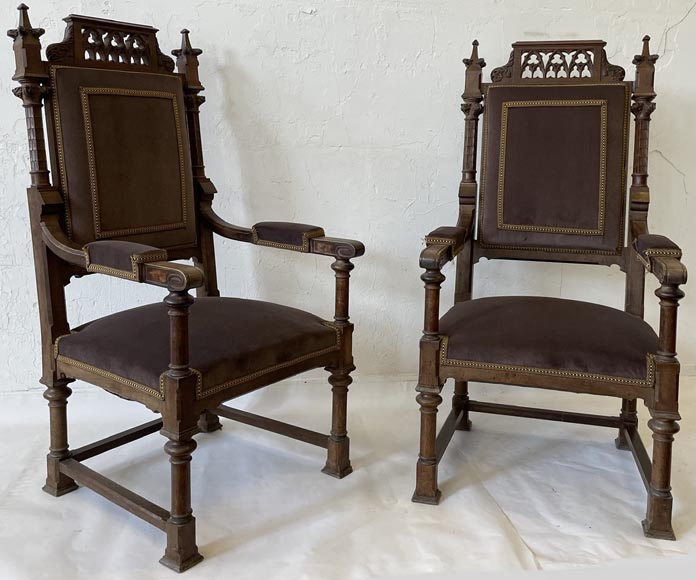 Paire de fauteuils Néo-Gothiques en noyer, XIXe siècle-1