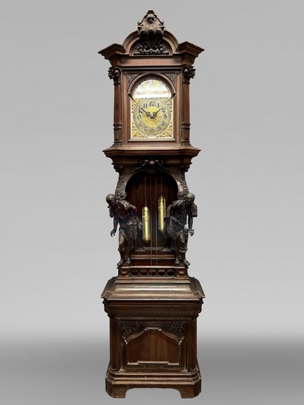 JULIUS GROSCHKUS (actif dans la seconde moitié du XIXe siècle), Horloge de parquet en acajou à décor exotique-0
