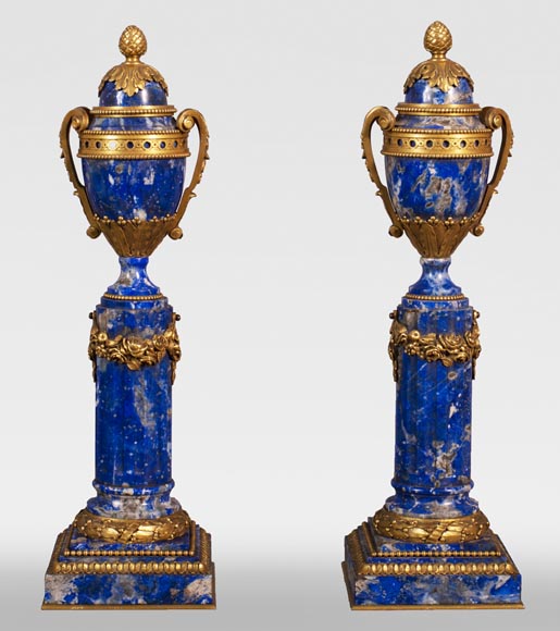 Charles Varangoz - Paire de bougeoirs de style Louis XVI en lapis-lazuli et bronze doré-0