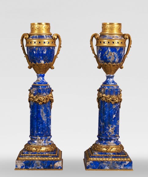 Charles Varangoz - Paire de bougeoirs de style Louis XVI en lapis-lazuli et bronze doré-1