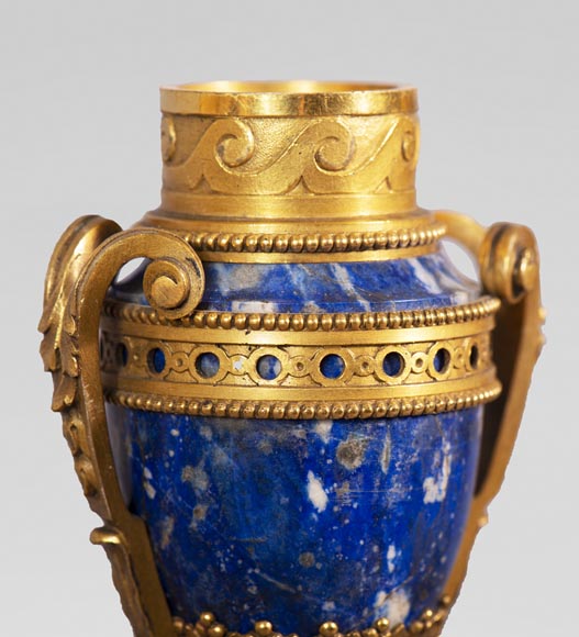 Charles Varangoz - Paire de bougeoirs de style Louis XVI en lapis-lazuli et bronze doré-4