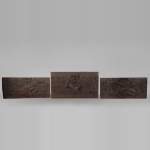 Ensemble de trois dessus de porte anciens en noyer sculpté aux attributs des Arts