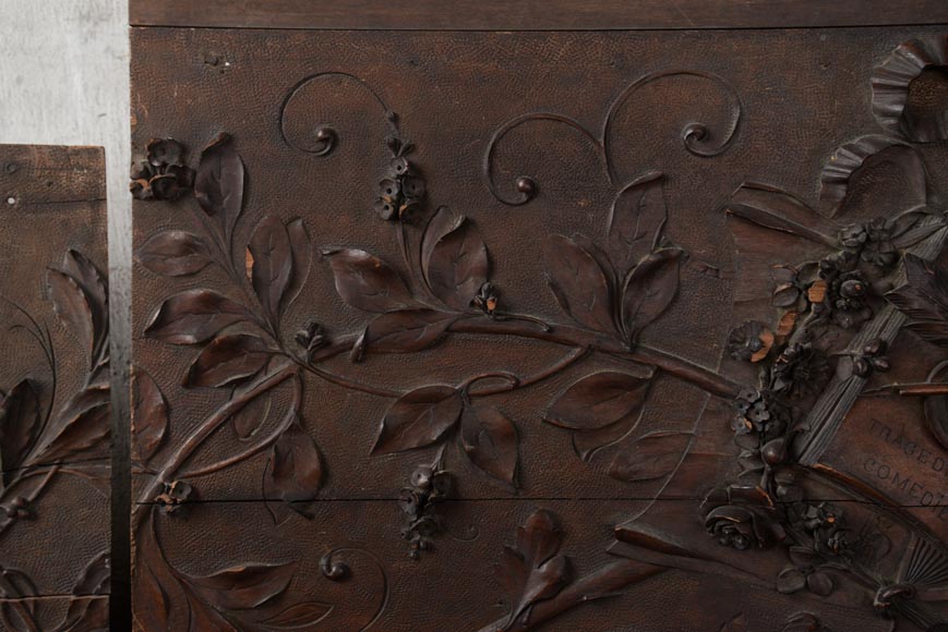 Ensemble de trois dessus de porte anciens en noyer sculpté aux attributs des Arts-3