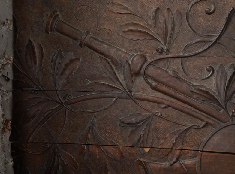 Ensemble de trois dessus de porte anciens en noyer sculpté aux attributs des Arts-6