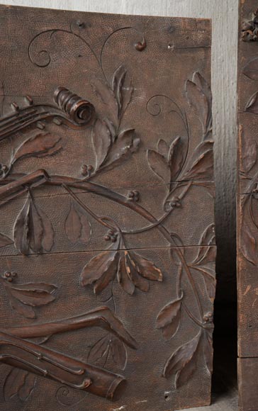 Ensemble de trois dessus de porte anciens en noyer sculpté aux attributs des Arts-7