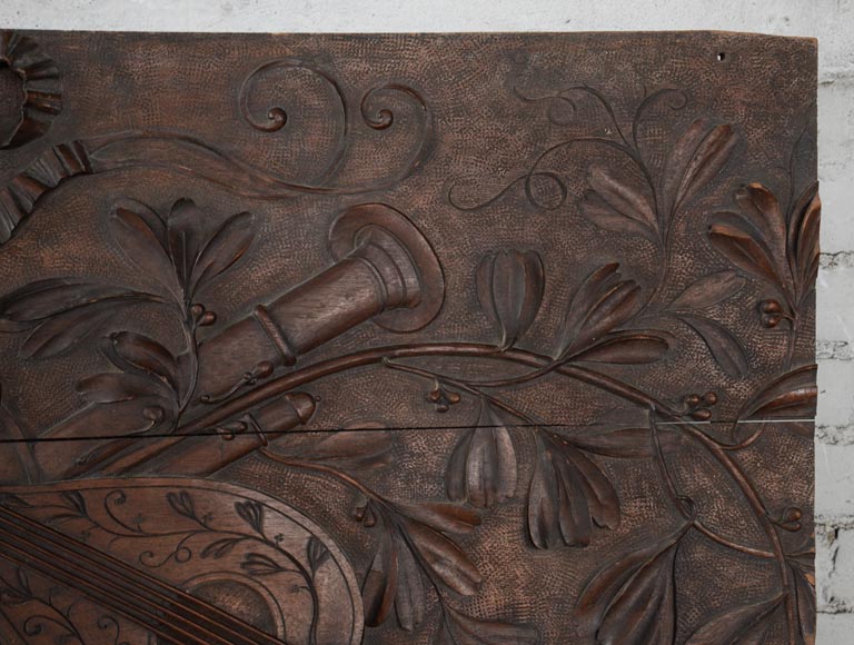 Ensemble de trois dessus de porte anciens en noyer sculpté aux attributs des Arts-10