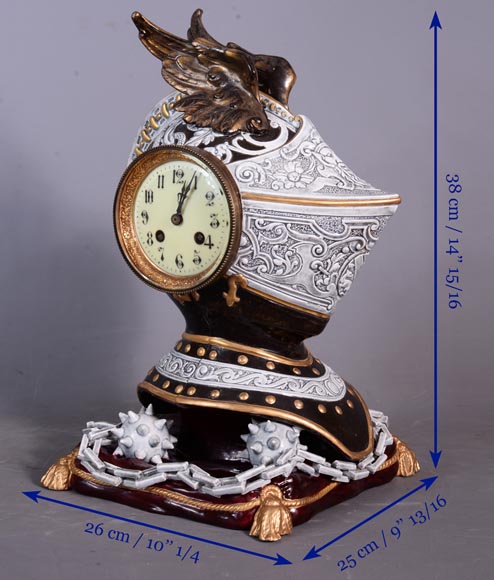 Pendule en forme de heaume en céramique émaillée, fin du XIXe siècle-11