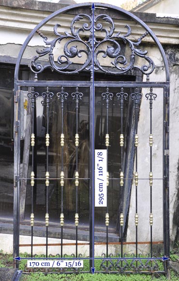 Ensemble de six portes modernes en fonte dans le style des portails XVIIIe-17