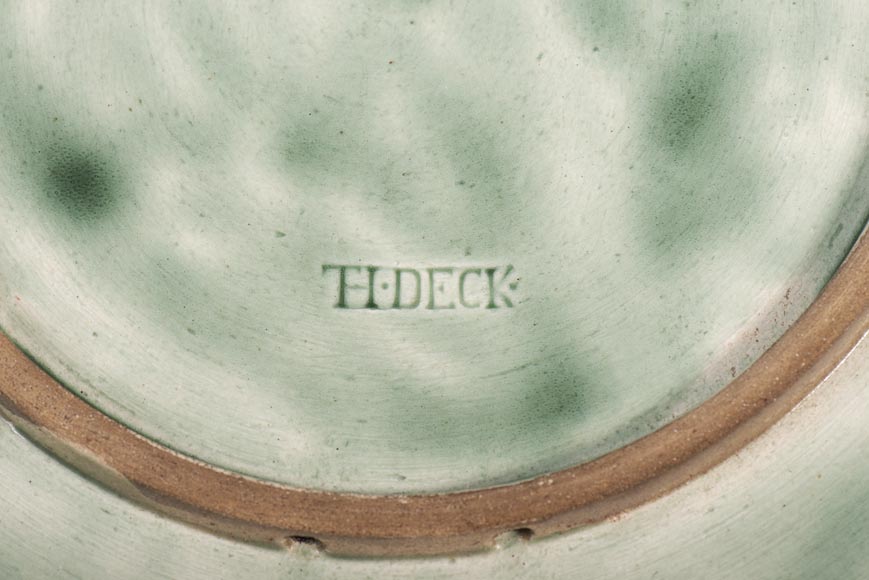 Théodore DECK (1823-1891) - Plat rond en céramique à décor oriental d'un vase fleuri et rinceaux feuillagés sur fond jaune-7