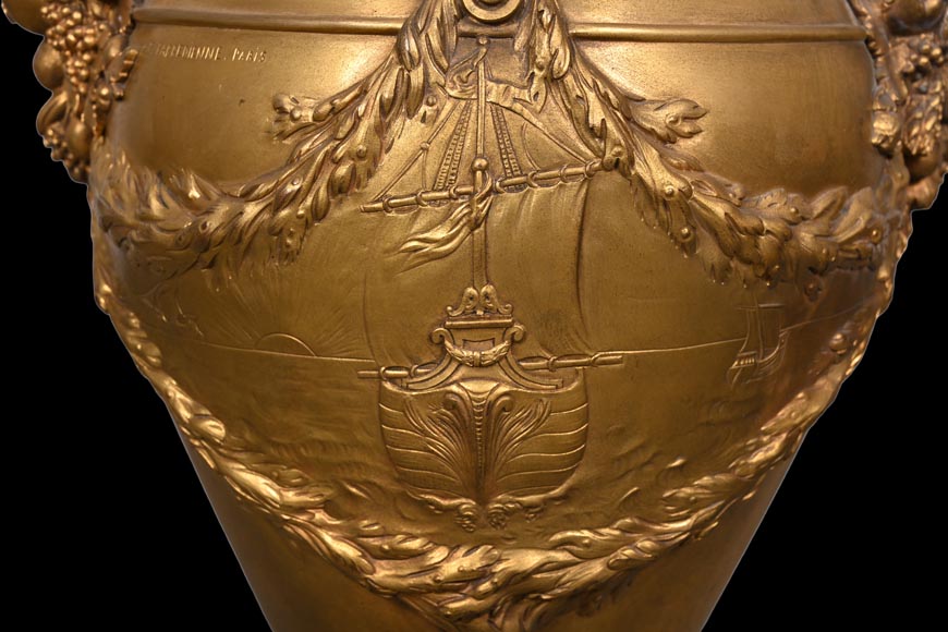 Ferdinand BARBEDIENNE (1810-1892), Grand vase à l'antique en bronze doré-8