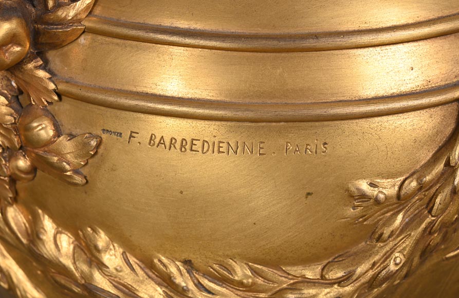 Ferdinand BARBEDIENNE (1810-1892), Grand vase à l'antique en bronze doré-10