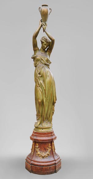 Femme à l'amphore, statue en fonte de fer à patine bronze par la fonderie Durenne, XIXè siècle-0