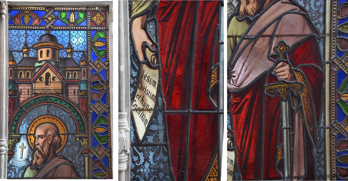 Paire de vitraux religieux représentant des saints-16