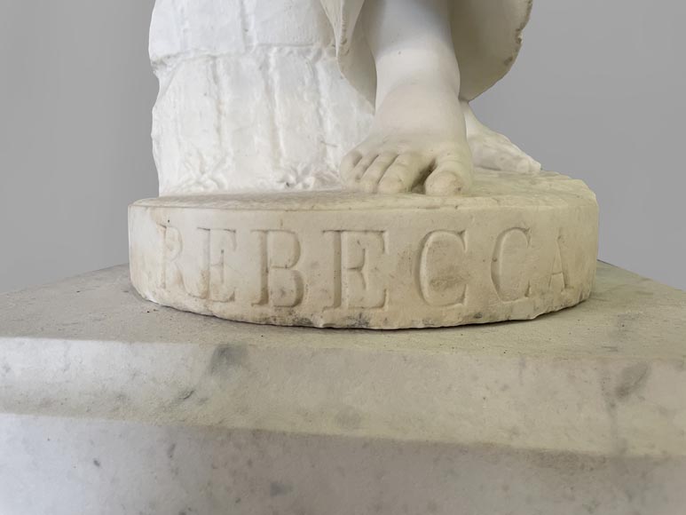 Deux statues en marbre blanc représentant « Rebecca » et « Ruth »-4