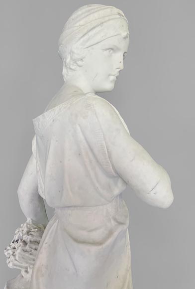 Deux statues en marbre blanc représentant « Rebecca » et « Ruth »-6
