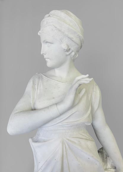 Deux statues en marbre blanc représentant « Rebecca » et « Ruth »-7