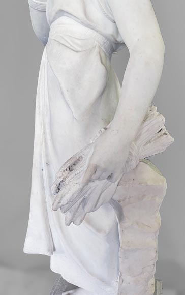 Deux statues en marbre blanc représentant « Rebecca » et « Ruth »-8