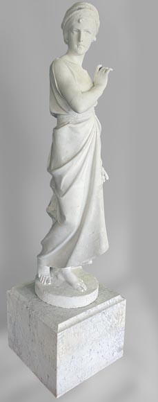 Deux statues en marbre blanc représentant « Rebecca » et « Ruth »-11