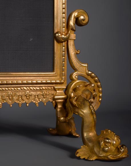 Beau pare étincelle en bronze doré aux dauphins, fin du XIXe siècle-5