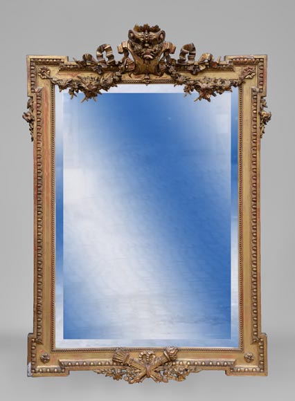 Beau Miroir Ancien De Style Napoleon Iii En Stuc Dore A Decor De Guirlandes De Fleurs Glaces Miroirs Et Trumeaux