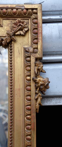 Beau miroir ancien de style Napoléon III en stuc doré à décor de guirlandes de fleurs-4