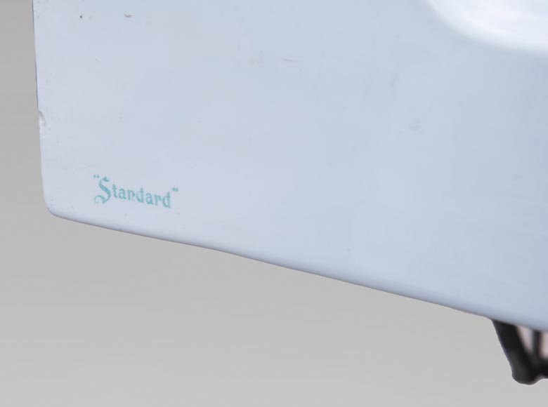 Lavabo sur colonne en faïence de marque Standard-6