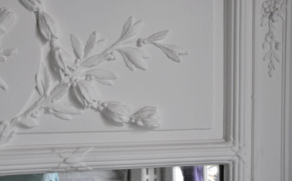 Trumeau ancien de style Louis XVI en stuc peint à décor de torche enflammée et carquois-3