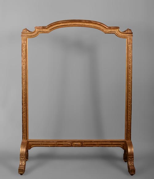 Rare pare-étincelles ancien en bois et stuc doré de style Louis XVI-0