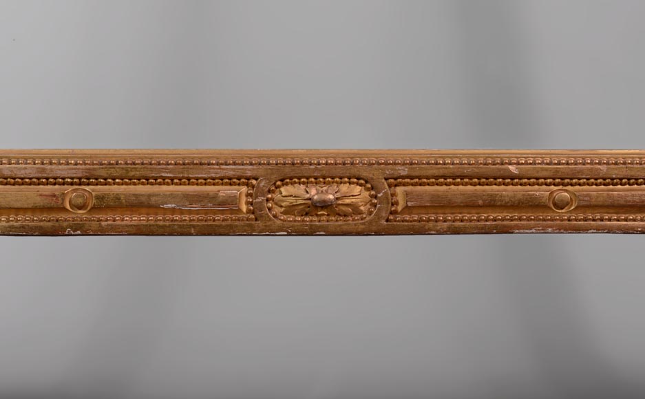 Rare pare-étincelles ancien en bois et stuc doré de style Louis XVI-4