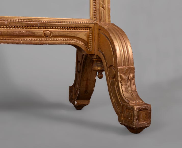 Rare pare-étincelles ancien en bois et stuc doré de style Louis XVI-5