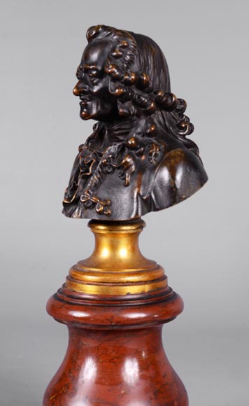 Paire de bustes Voltaire et Rousseau en bronze patiné et marbre -7