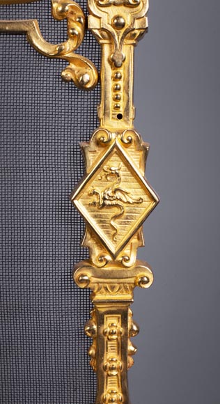 Pare-étincelles ancien de style Néo-Renaissance en bronze doré à décor de chimères-5