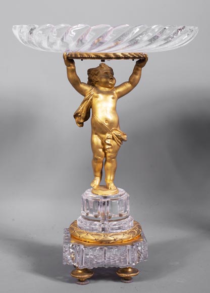 Surtout de table aux putti en bronze doré et cristal de Baccarat-3