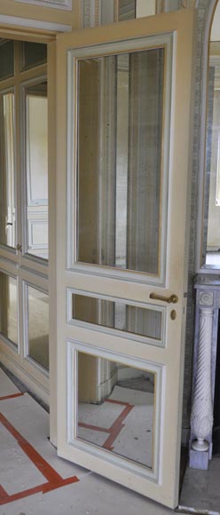 Paire de portes de style Louis XVI en bois, stuc et miroir, vers 1970-16
