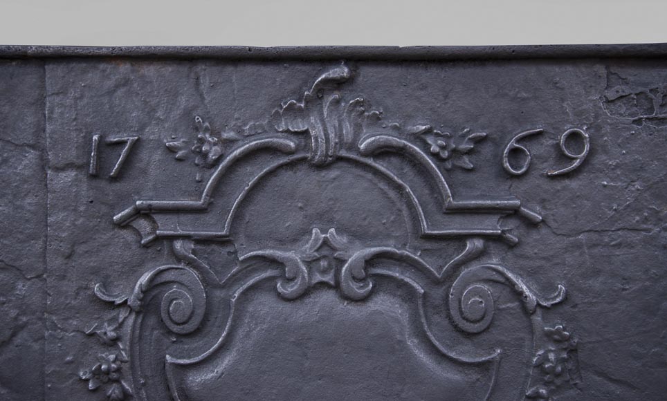 Plaque de cheminée d'époque Louis XV, datée 1769-1