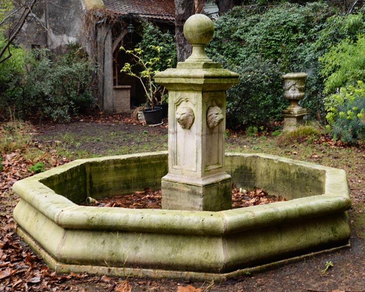 Importante fontaine d’extérieur en pierre moderne-0