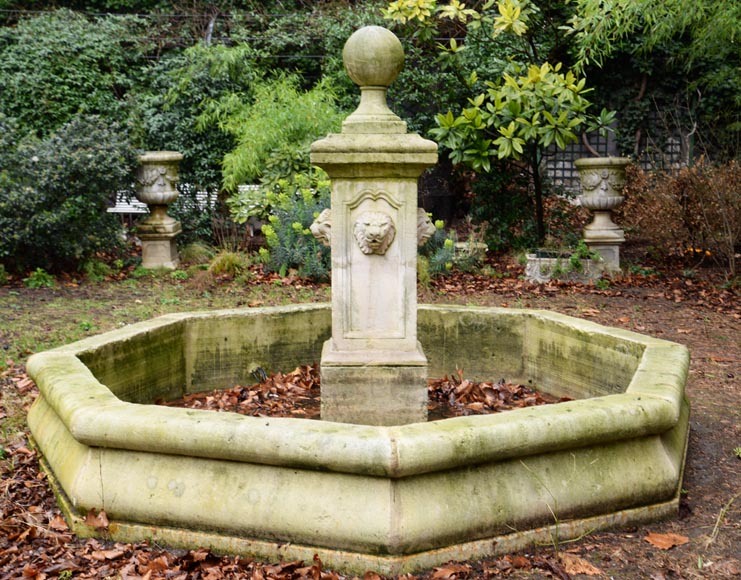 Importante fontaine d’extérieur en pierre moderne-1