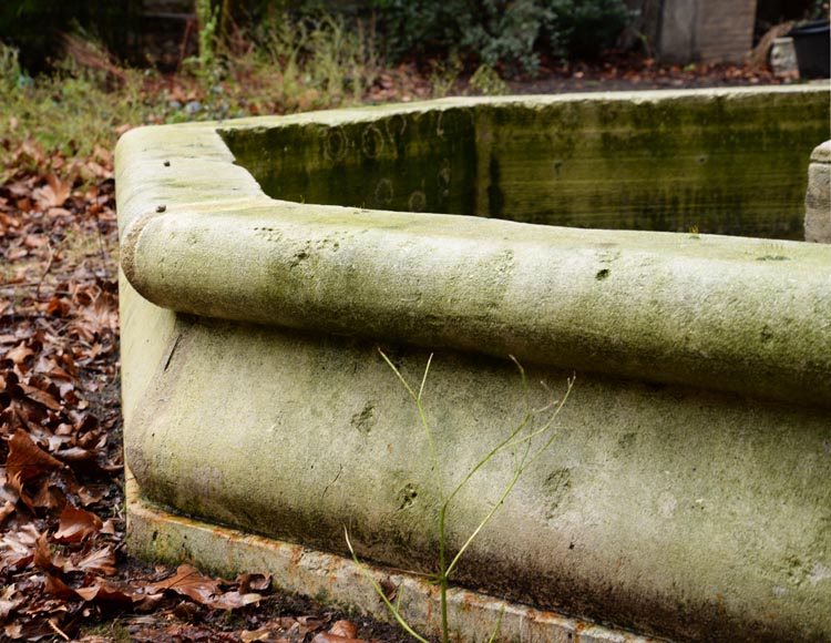 Importante fontaine d’extérieur en pierre moderne-5