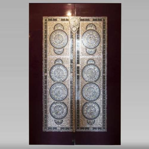 Paire de double-portes coulissantes laquées à décor de nacre